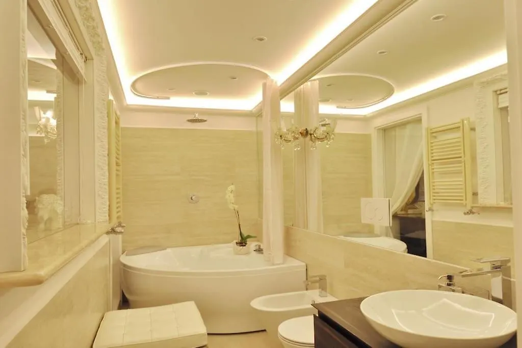 Vicolo Savelli Luxury Suites Roma 0*,  Italia